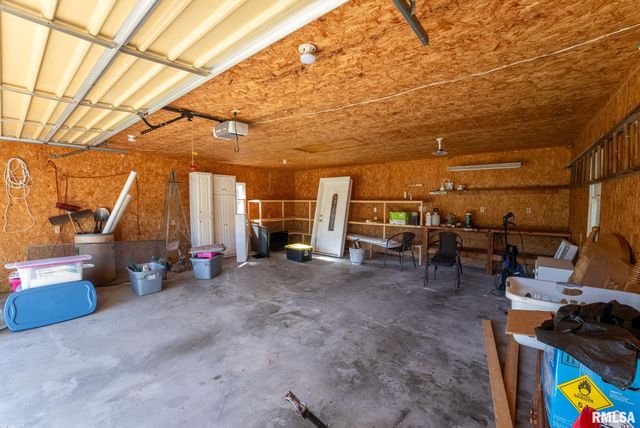 104 HICKORY GROVE Lane, Salem, IL 62881