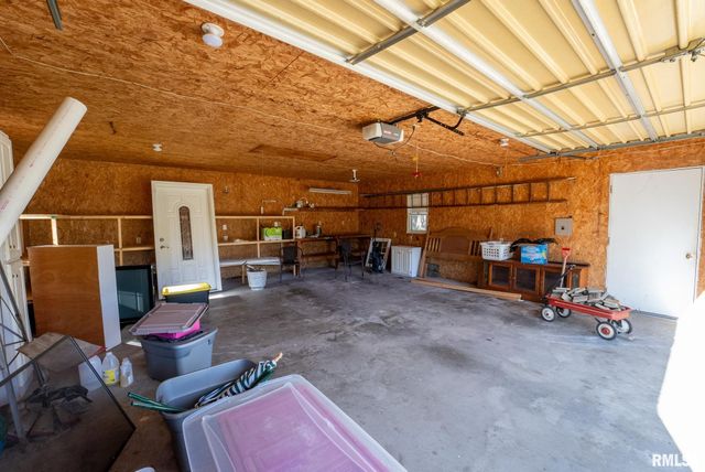 104 HICKORY GROVE Lane, Salem, IL 62881