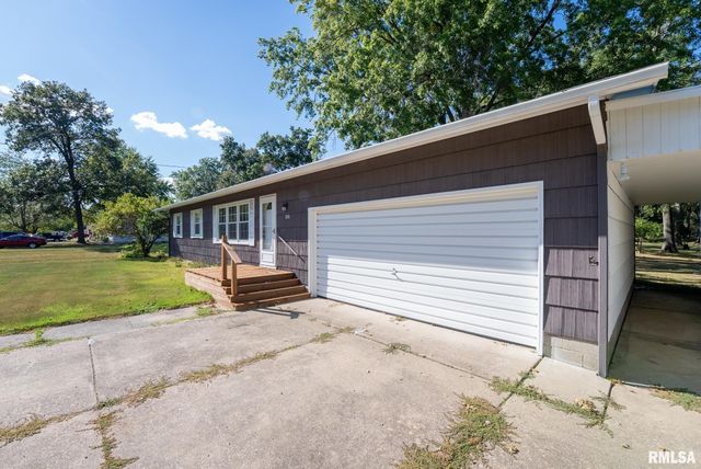 104 HICKORY GROVE Lane, Salem, IL 62881