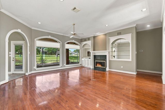 299 Wedgewood Drive, Montgomery, TX 77356
