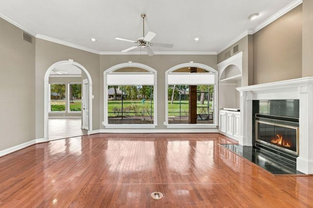 299 Wedgewood Drive, Montgomery, TX 77356