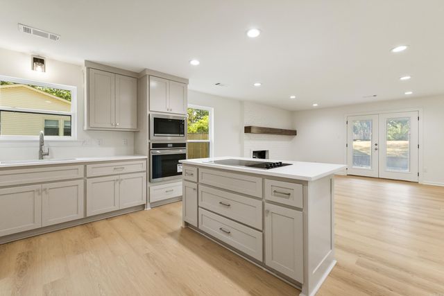 2711 Janet, Benton, AR 72015