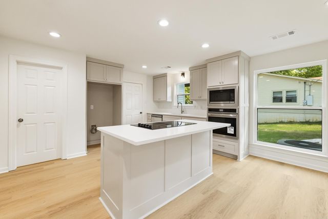 2711 Janet, Benton, AR 72015