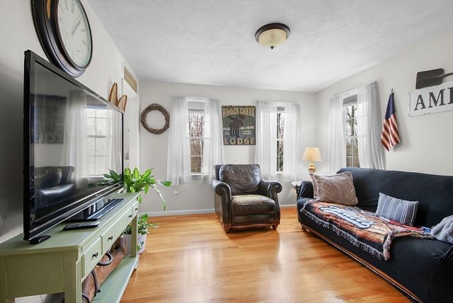 4 Brintnal Dr, Rutland, MA 01543