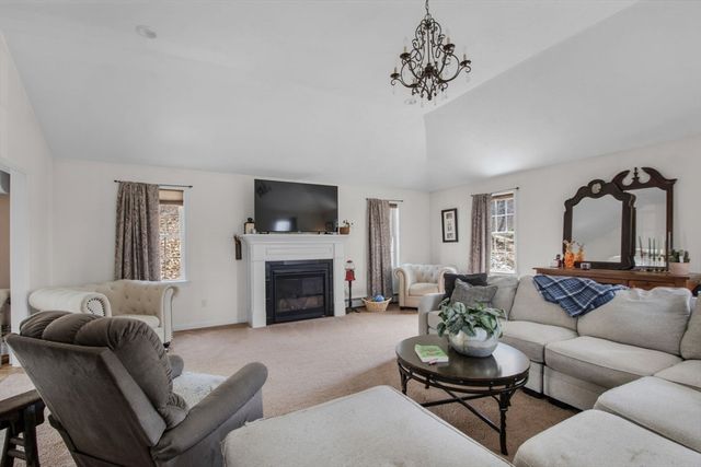 4 Brintnal Dr, Rutland, MA 01543