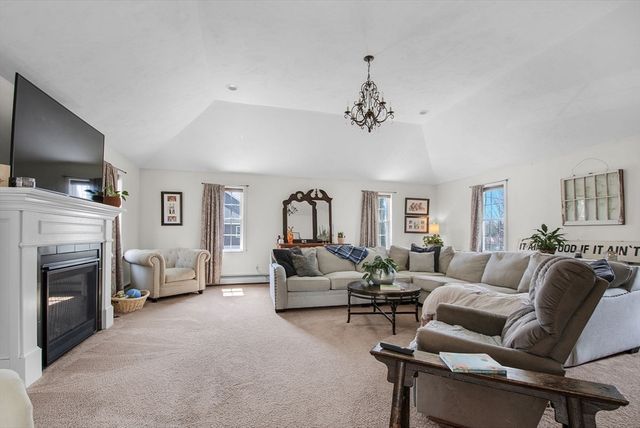 4 Brintnal Dr, Rutland, MA 01543