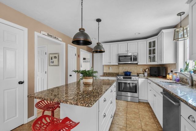 4 Brintnal Dr, Rutland, MA 01543