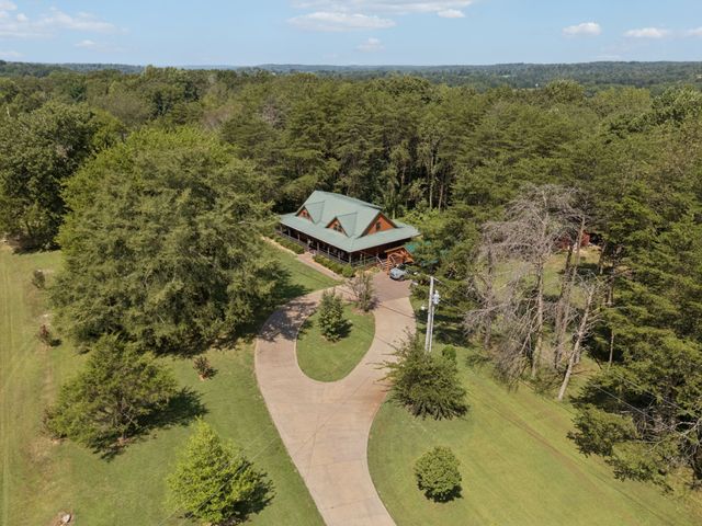 602 Gaither Hinson Rd, Waynesboro, TN 38485