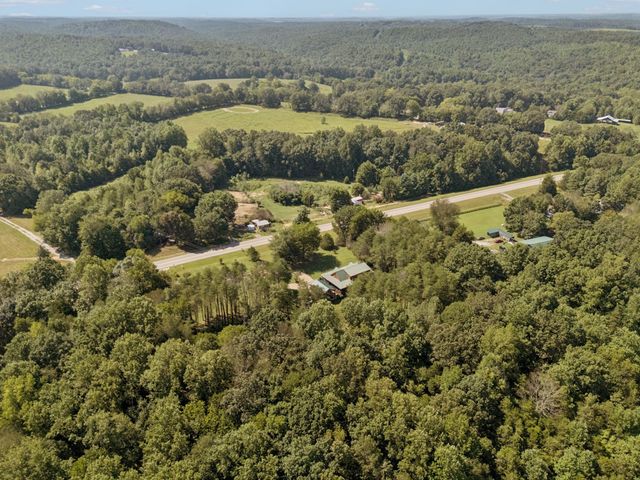 602 Gaither Hinson Rd, Waynesboro, TN 38485