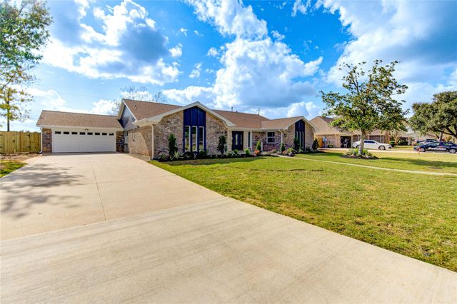 2609 Adams Street, Alvin, TX 77511