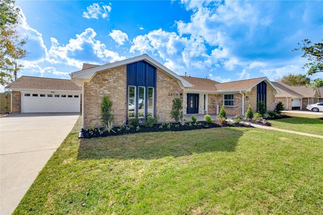 2609 Adams Street, Alvin, TX 77511