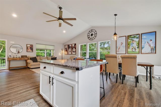 206 S Saint John Road, Highland, MI 48357