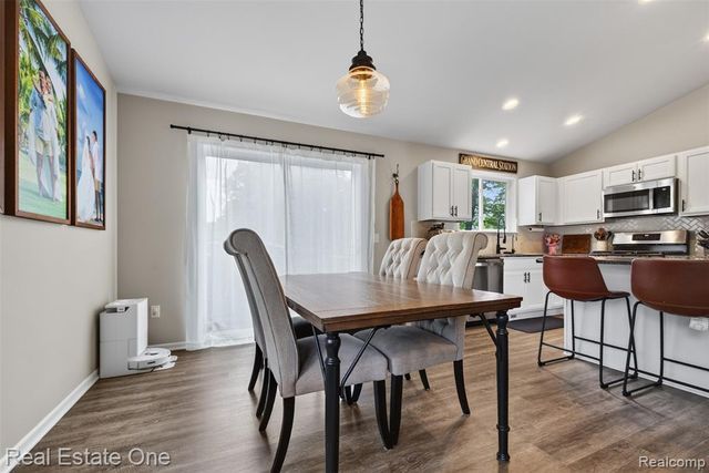 206 S Saint John Road, Highland, MI 48357