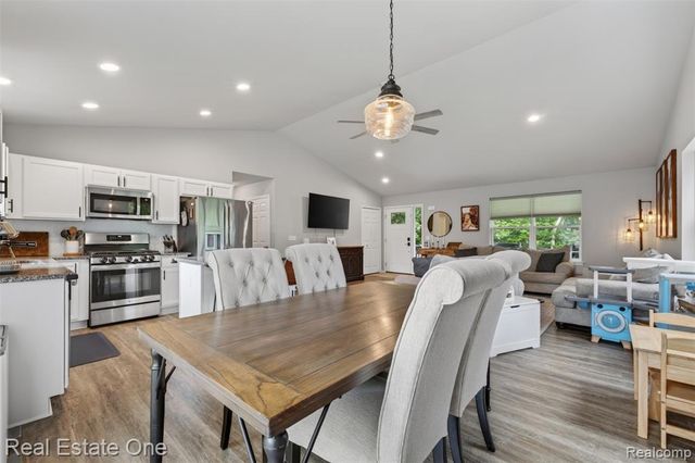 206 S Saint John Road, Highland, MI 48357