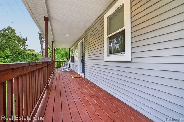 206 S Saint John Road, Highland, MI 48357