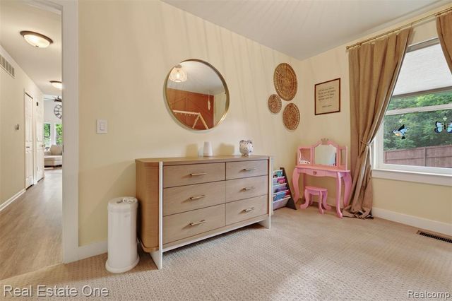 206 S Saint John Road, Highland, MI 48357
