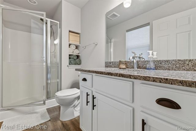 206 S Saint John Road, Highland, MI 48357