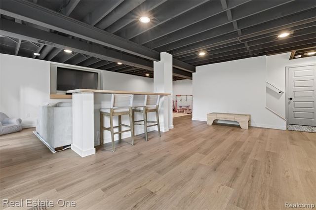 206 S Saint John Road, Highland, MI 48357