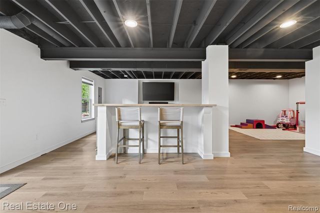 206 S Saint John Road, Highland, MI 48357