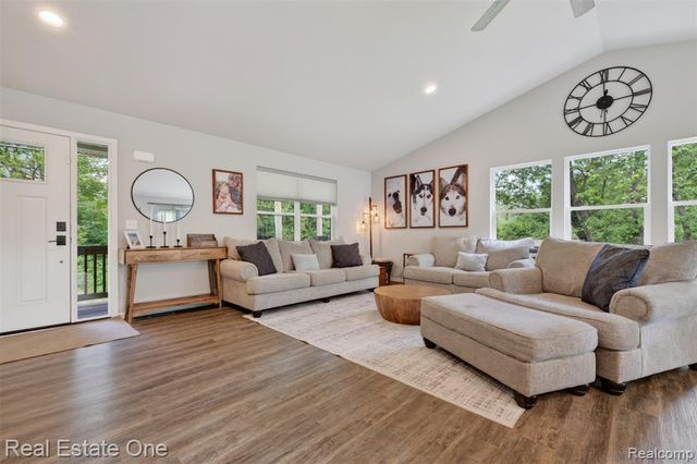 206 S Saint John Road, Highland, MI 48357