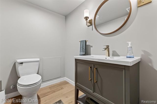 206 S Saint John Road, Highland, MI 48357
