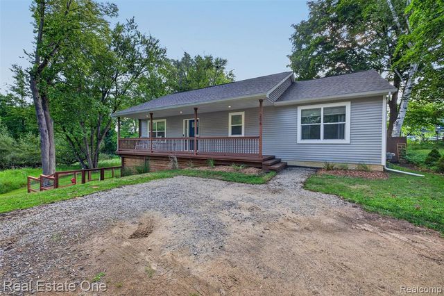 206 S Saint John Road, Highland, MI 48357