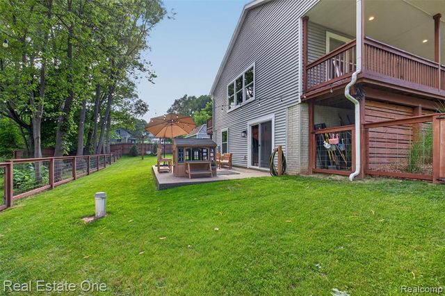 206 S Saint John Road, Highland, MI 48357