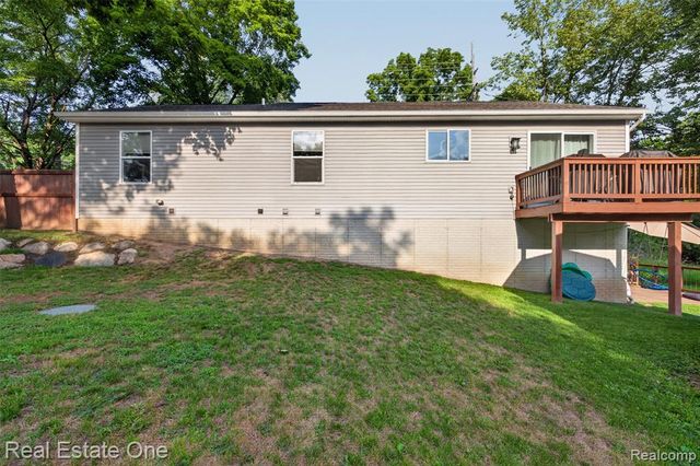206 S Saint John Road, Highland, MI 48357