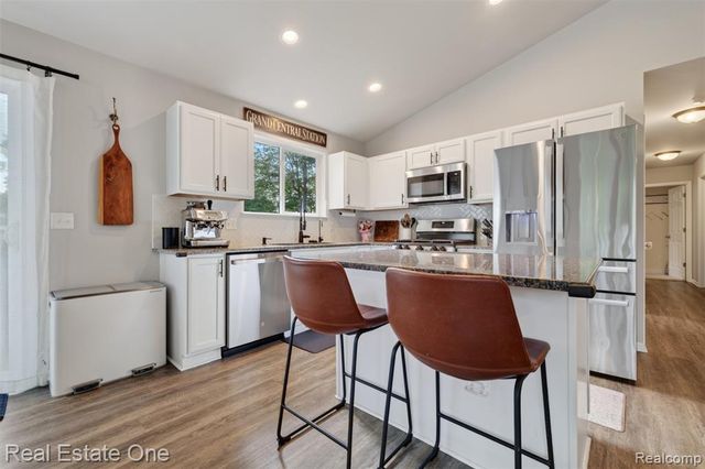 206 S Saint John Road, Highland, MI 48357
