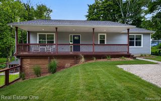 206 S Saint John Road, Highland, MI 48357