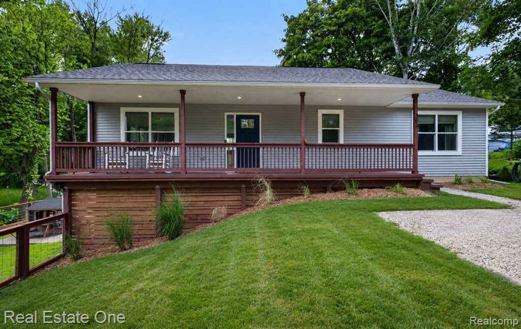 206 S Saint John Road, Highland, MI 48357