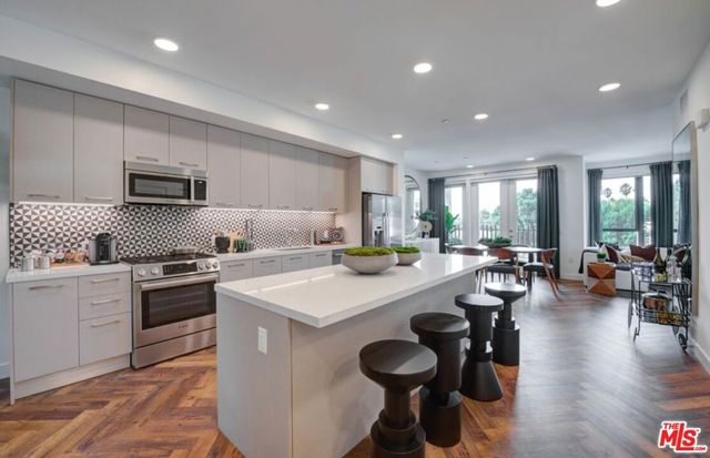 1250 N Fairfax Avenue 411, West Hollywood, CA 90046