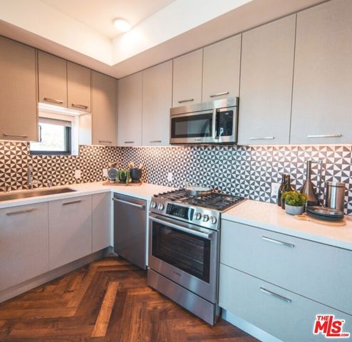 1250 N Fairfax Avenue 411, West Hollywood, CA 90046