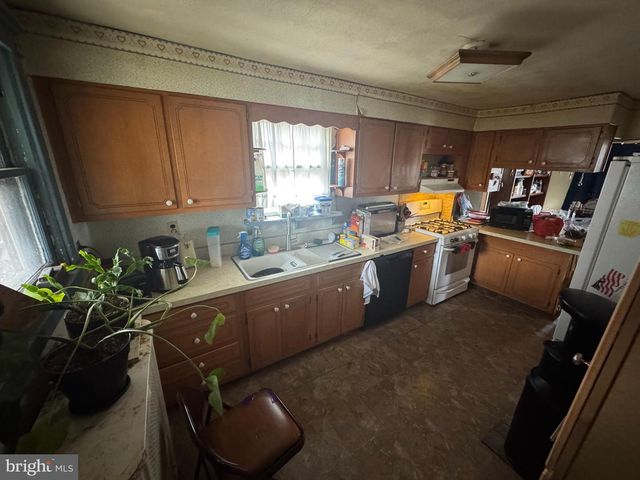 5 MONUMENT AVE, Hamilton, NJ 08619