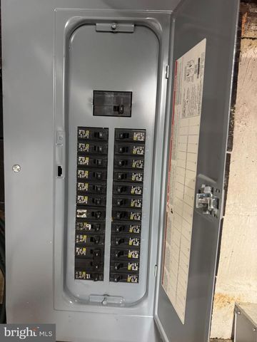 5 MONUMENT AVE, Hamilton, NJ 08619