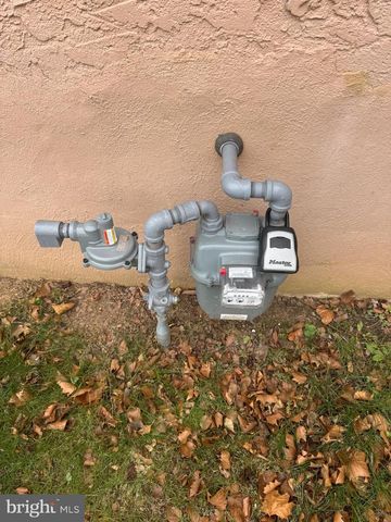 5 MONUMENT AVE, Hamilton, NJ 08619