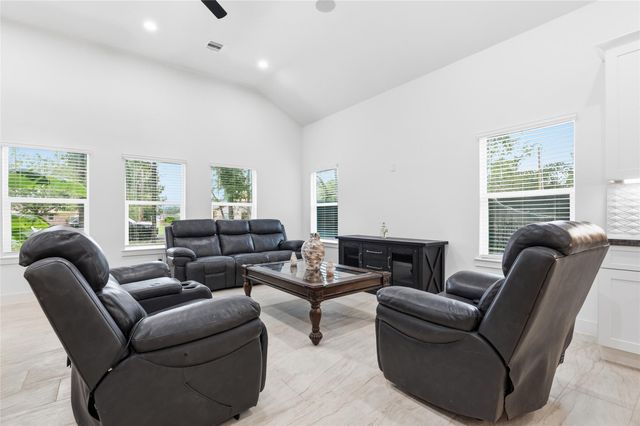 179 Knollwood Lane, Livingston, TX 77351