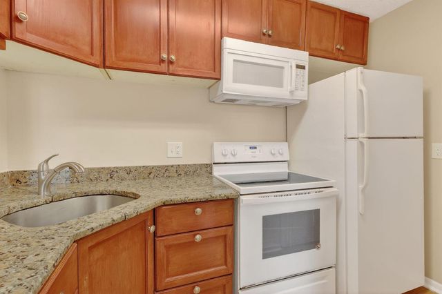 624 Sea Pine Way B3, Greenacres, FL 33415