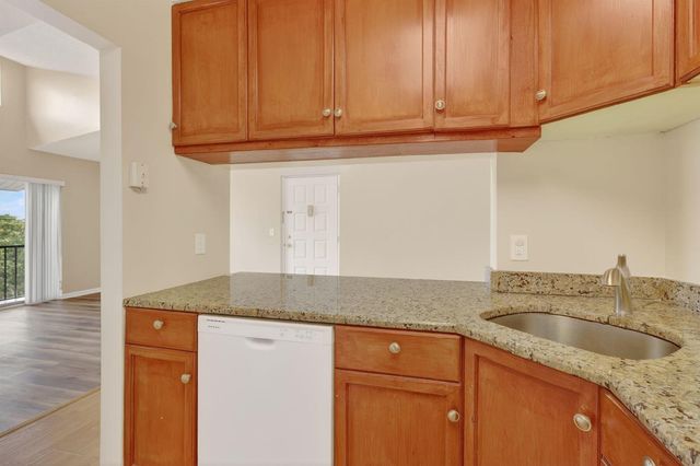 624 Sea Pine Way B3, Greenacres, FL 33415