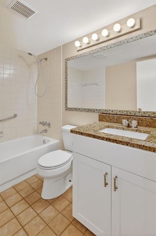 624 Sea Pine Way B3, Greenacres, FL 33415