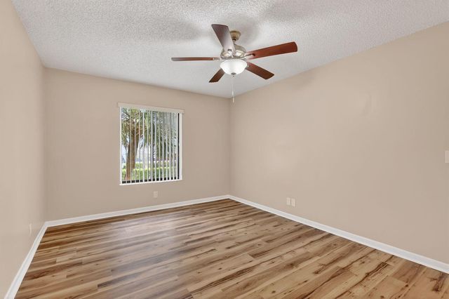 624 Sea Pine Way B3, Greenacres, FL 33415