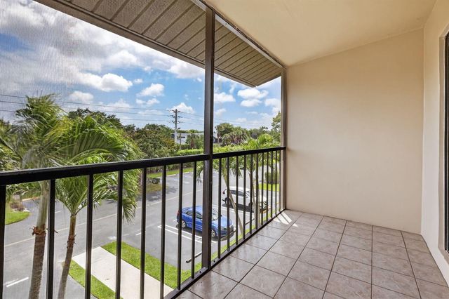 624 Sea Pine Way B3, Greenacres, FL 33415