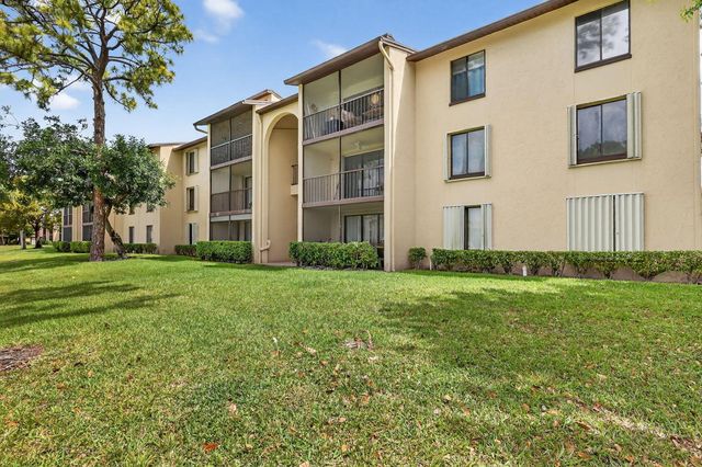 624 Sea Pine Way B3, Greenacres, FL 33415