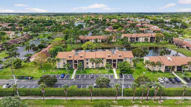 624 Sea Pine Way B3, Greenacres, FL 33415