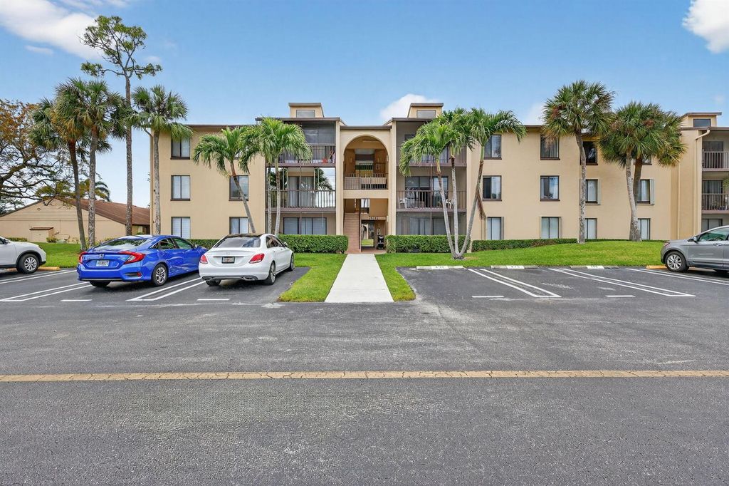 624 Sea Pine Way B3, Greenacres, FL 33415