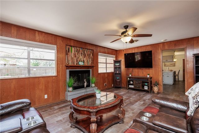 2021 Buckeye Dr, Ingleside, TX 78362