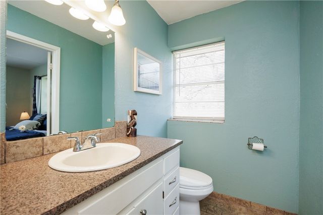 2021 Buckeye Dr, Ingleside, TX 78362