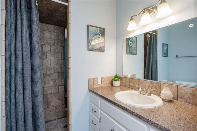 2021 Buckeye Dr, Ingleside, TX 78362