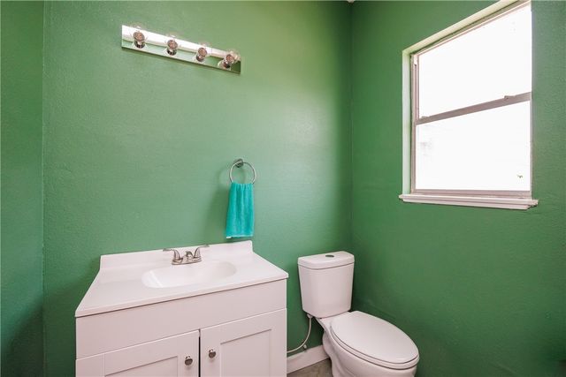 2021 Buckeye Dr, Ingleside, TX 78362