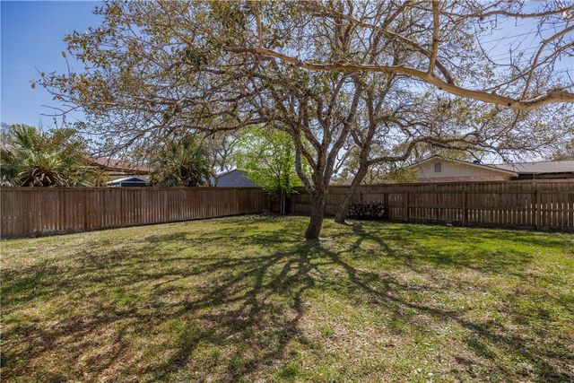 2021 Buckeye Dr, Ingleside, TX 78362